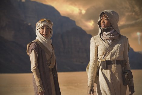 Michelle Yeoh, Sonequa Martin-Green - Star Trek: Discovery - The Vulcan Hello - Photos
