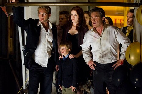 Josh Lucas, Jacinda Barrett, Kurt Russell, Jimmy Bennett - Poseidon - Z filmu