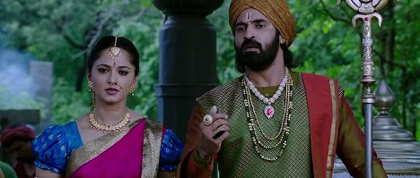 Anushka Shetty, Subbaraju - Baahubali 2 : La conclusion - Film