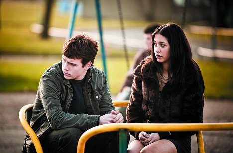 Niall Bruton, Hanna Stanbridge - Outcast - De la película