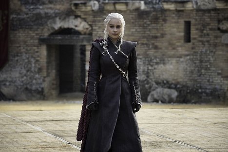 Emilia Clarke - Game of Thrones - The Dragon And The Wolf - Photos