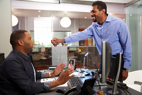 Anthony Anderson, Deon Cole - Black-ish - The Nod - Photos