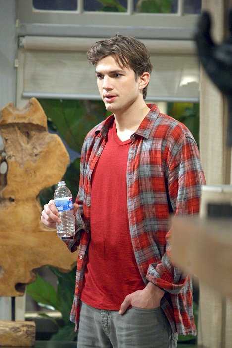 Ashton Kutcher - Two and a Half Men - The Duchess of Dull-in-Sack - Photos