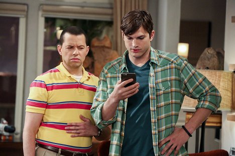 Jon Cryer, Ashton Kutcher - Dva a půl chlapa - Jasně, že je mrtvý - Z filmu