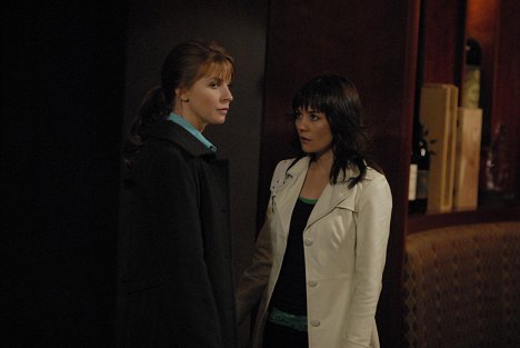 Jacqueline McKenzie, Natasha Gregson Wagner - The 4400 - The Truth and Nothing But the Truth - De la película