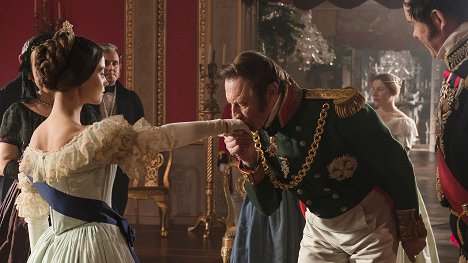 Jenna Coleman, Andrew Bicknell - Victoria - A Soldier's Daughter - Van film