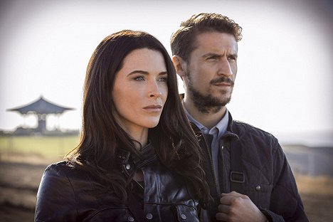 Bridget Regan, Jonathan Howard - The Last Ship - Bread and Circuses - Photos