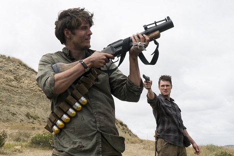 Daniel Sharman, Sam Underwood - Fear the Walking Dead - Des Bruders Hüter - Filmfotos