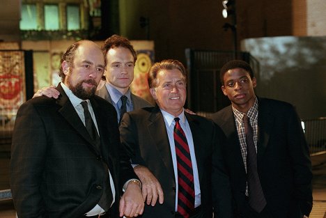 Richard Schiff, Bradley Whitford, Martin Sheen, Dulé Hill - Az elnök emberei - Filmfotók