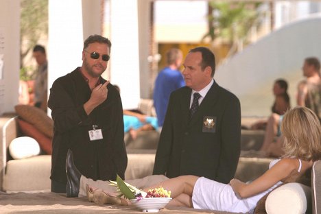 William Petersen, Paul Guilfoyle - CSI: Crime Scene Investigation - All for Our Country - Photos