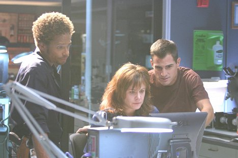 Gary Dourdan, George Eads - CSI: Crime Scene Investigation - Homebodies - Photos