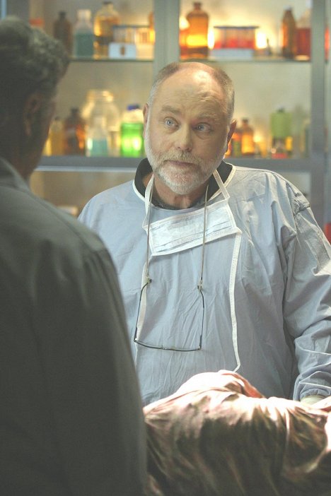 Robert David Hall - CSI: Crime Scene Investigation - Homebodies - Photos