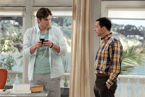 Ashton Kutcher, Jon Cryer - Dva a pol chlapa - Throgwarten Middle School Mysteries - Z filmu