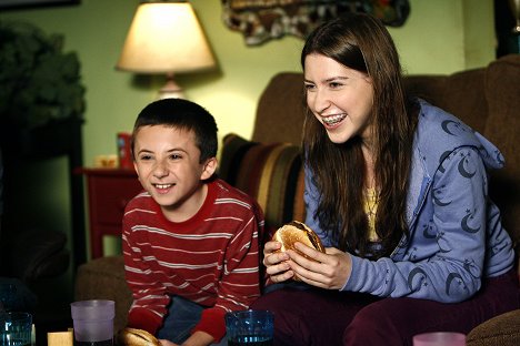Atticus Shaffer, Eden Sher - The Middle - The Floating Anniversary - Photos