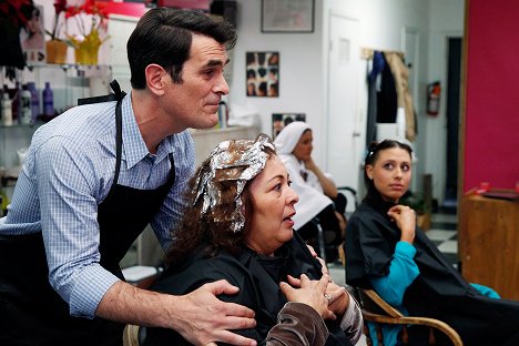 Ty Burrell, Soledad St. Hilaire - Modern Family - A Hard Jay's Night - Photos