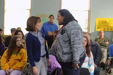 Eden Sher, Patricia Heaton, Chane't Johnson - The Middle - The Quarry - Photos