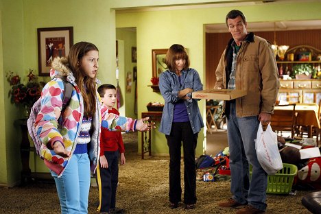 Eden Sher, Atticus Shaffer, Patricia Heaton, Neil Flynn - The Middle - Taking Back the House - Photos