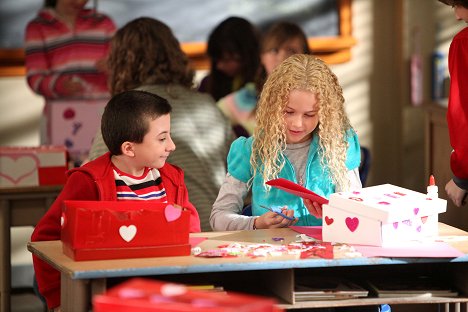 Atticus Shaffer, Isabella Acres - The Middle - Valentine's Day II - Photos