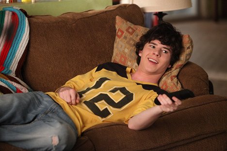 Charlie McDermott - The Middle - Valentine's Day II - Photos