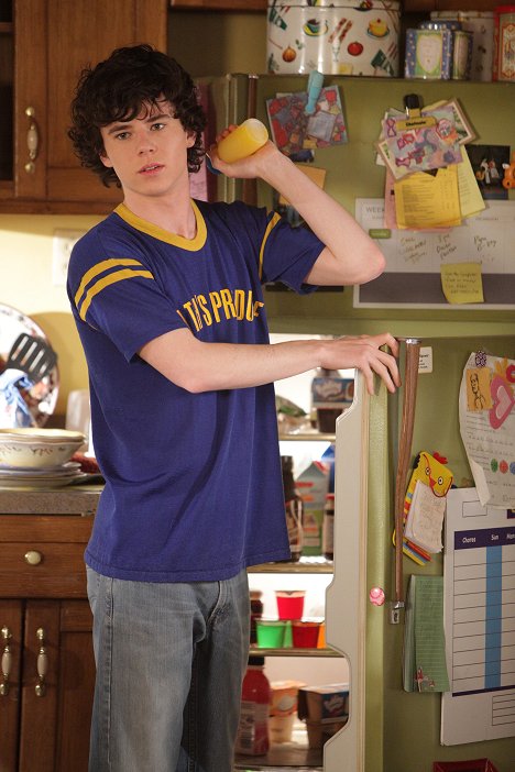 Charlie McDermott - The Middle - Spring Cleaning - Photos