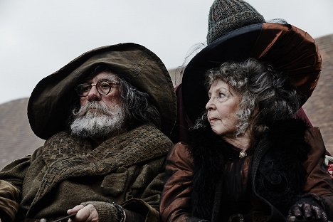 Ricky Tomlinson, Pauline Collins - Die letzte Drachentöterin - Filmfotos