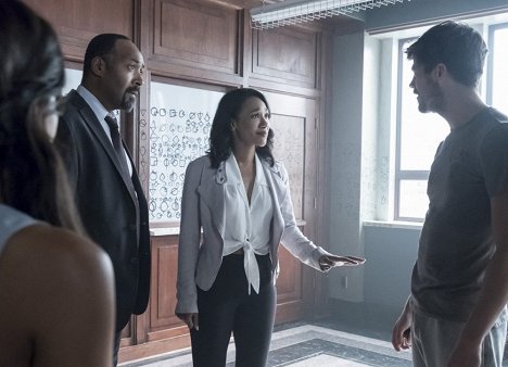 Jesse L. Martin, Candice Patton, Grant Gustin - The Flash - Cours Barry, cours ! - Film