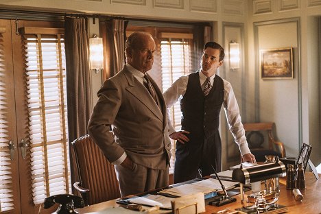 Kelsey Grammer, Matt Bomer - The Last Tycoon - A Brady-American Christmas - Z filmu