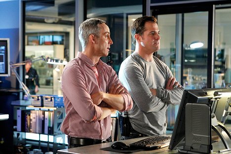 Wallace Langham, George Eads - CSI: Crime Scene Investigation - Stealing Home - Photos
