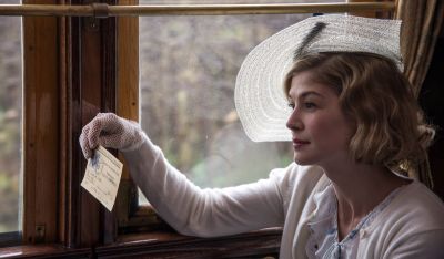 Rosamund Pike - El hombre del corazón de hierro - De la película