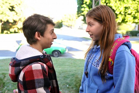 Moises Arias, Eden Sher - The Middle - Valentine's Day III - Van film