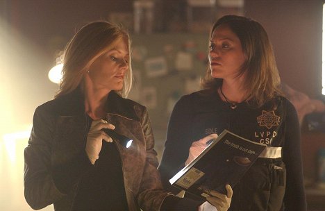 Marg Helgenberger, Jorja Fox - CSI: Crime Scene Investigation - Getting Off - Photos