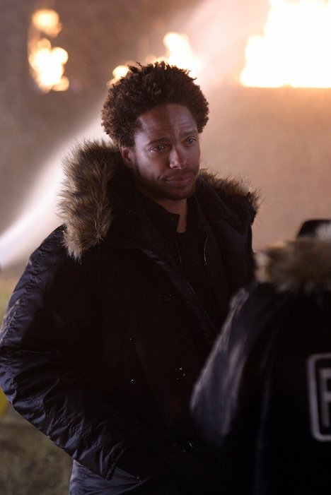 Gary Dourdan - CSI - Den Tätern auf der Spur - Feuerteufel - Filmfotos