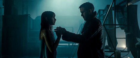 Ana de Armas, Ryan Gosling - Blade Runner 2049 - Photos