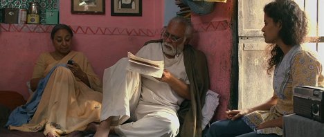 Navnindra Behl, Lalit Behl, Palomi Ghosh - Mukti Bhawan - Filmfotos