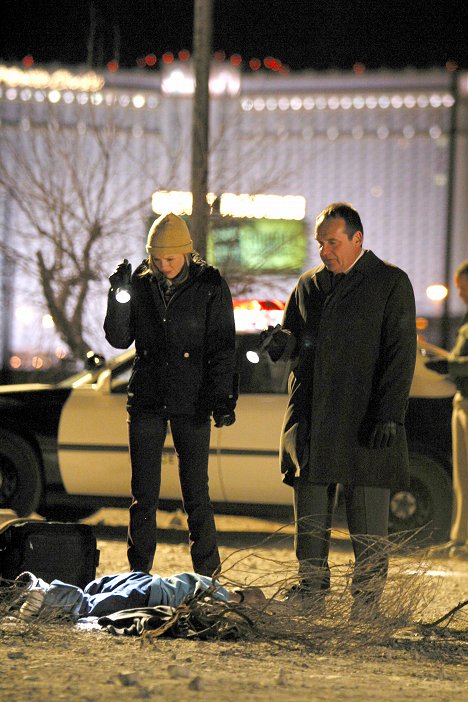 Marg Helgenberger, Paul Guilfoyle - CSI: Crime Scene Investigation - Lucky Strike - Photos