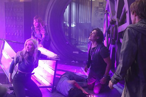 Natalie Alyn Lind, Elena Satine, Blair Redford - The Gifted - Le Patient X - Film