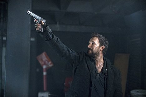 Noah Wyle - Falling Skies - Find Your Warrior - Photos