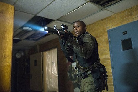 Mpho Koaho - Falling Skies - Der Krieger in dir - Filmfotos