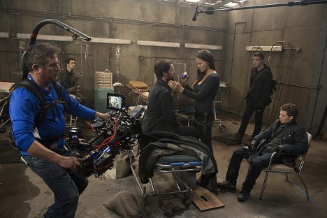 Drew Roy, Noah Wyle, Moon Bloodgood, Connor Jessup, Maxim Knight - Falling Skies - La Rage au ventre - Tournage