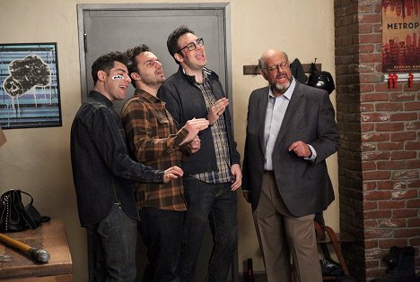 Max Greenfield, Jake Johnson, Nelson Franklin, Fred Melamed - New Girl - A Chill Day In - Photos