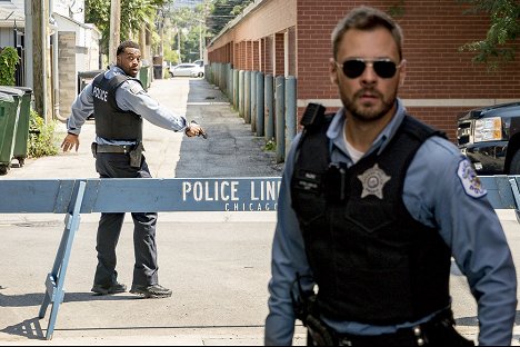 Laroyce Hawkins, Patrick John Flueger - Chicago P.D. - The Thing About Heroes - Photos