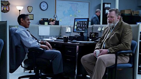 Scott Lawrence, Brendan Gleeson - Mr. Mercedes - Sous le parapluie bleu - Film