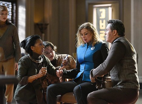 Penny Johnson Jerald, Max Burkholder, Adrianne Palicki, Seth MacFarlane - The Orville - If the Stars Should Appear - Photos