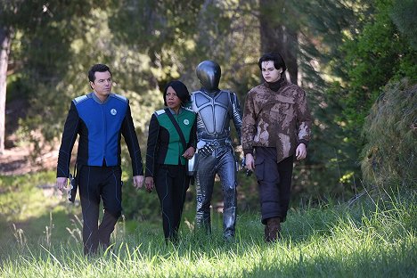 Seth MacFarlane, Penny Johnson Jerald, Max Burkholder - The Orville - If the Stars Should Appear - Photos