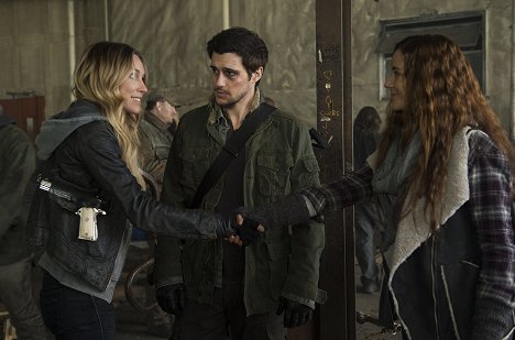 Sarah Carter, Drew Roy - Falling Skies - La Parenthèse - Film