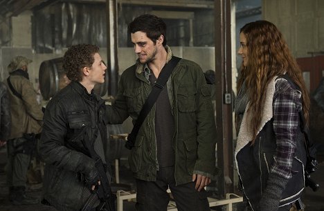 Maxim Knight, Drew Roy - Falling Skies - Respite - Kuvat elokuvasta