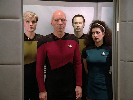 Denise Crosby, Patrick Stewart, Brent Spiner, Marina Sirtis - Star Trek: Nová generace - Střetnutí na Farpointu - Z filmu