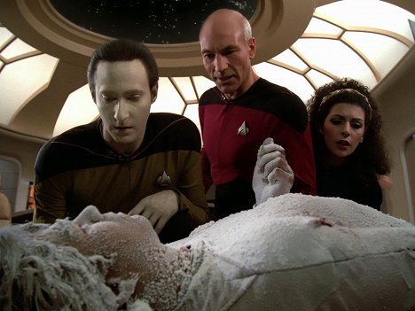 Brent Spiner, Patrick Stewart, Marina Sirtis - Star Trek: Nová generace - Střetnutí na Farpointu - Z filmu