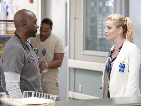 Morris Chestnut, Betty Gilpin - Nurse Jackie - Sink or Swim - Do filme