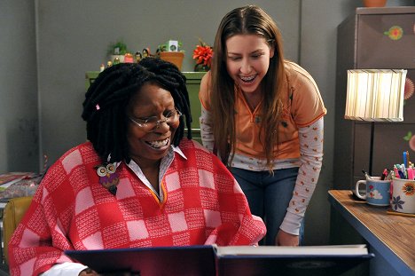 Whoopi Goldberg, Eden Sher - The Middle - The Guidance Counselor - Photos